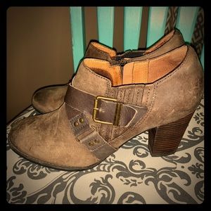 Women’s Clark’s ankle boots size 11